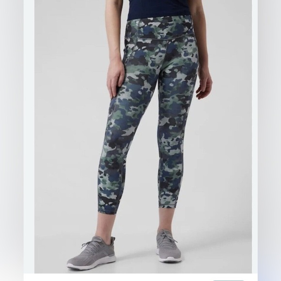 Athleta ultimate stash tight cloud 2 7/8 leggings.  Size small NWT - Picture 1 of 5